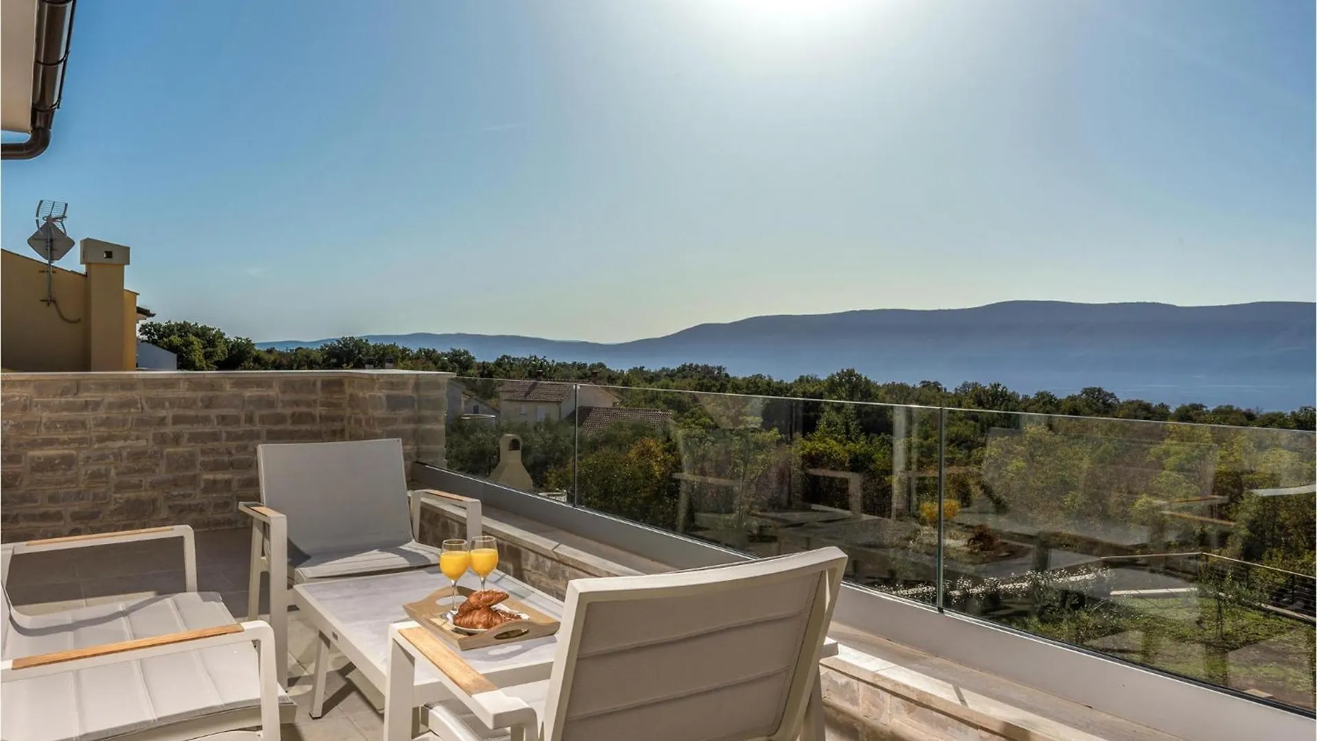 4 Bedroom Lovely Home In Malinska Brzac 0*,